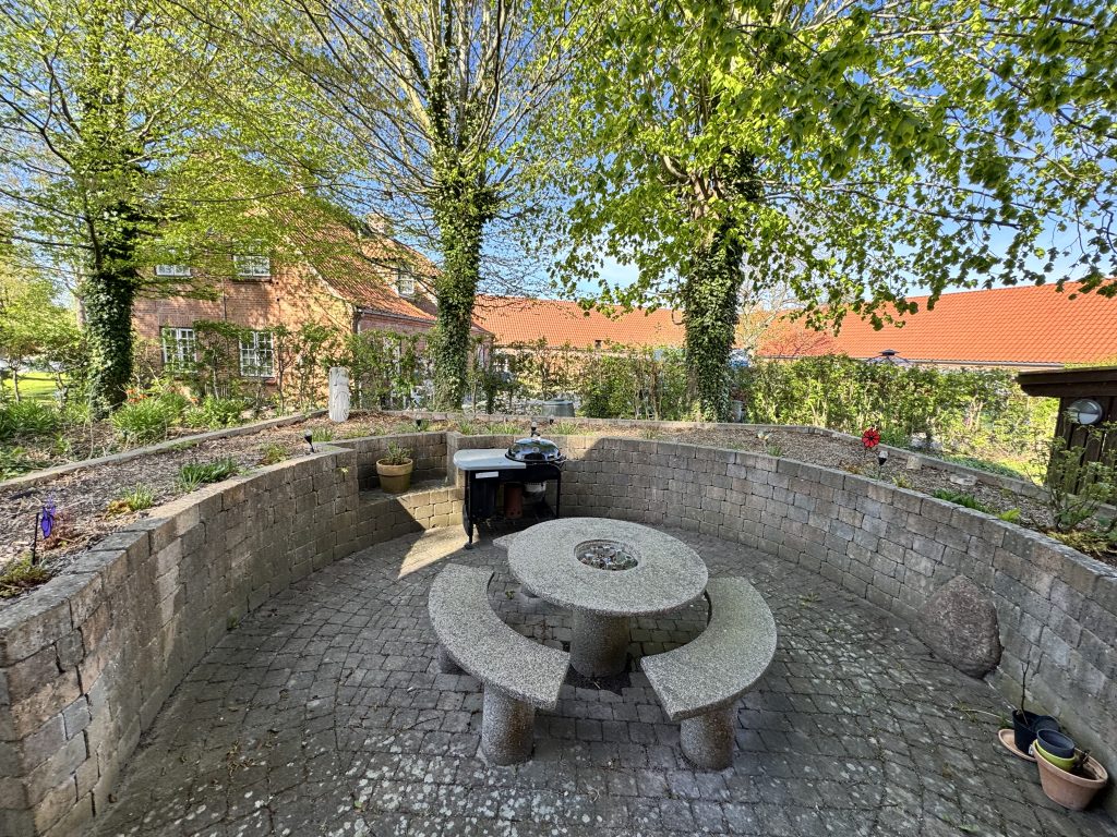 image00002 Samalas udendørsfaciliteter, plads til grill og hygge på Vedskøllevej, Herfølge