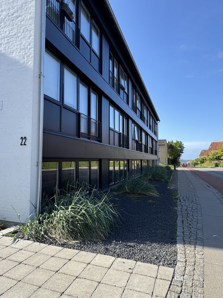 samala_Klosterparkvej kollegie5 Samalas udendørs på Klosterparkvej 22, Kalundborg