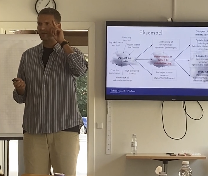 Underviser om mentaliseringsbaseret og traumeinformeret pædagogik