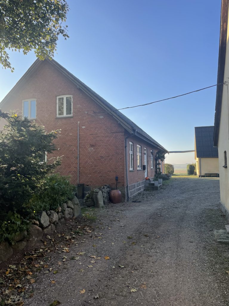 Bolig med indkørsel