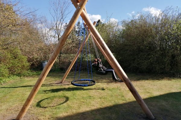 have med gyngestativ, Samala botilbud, Jordemodervej