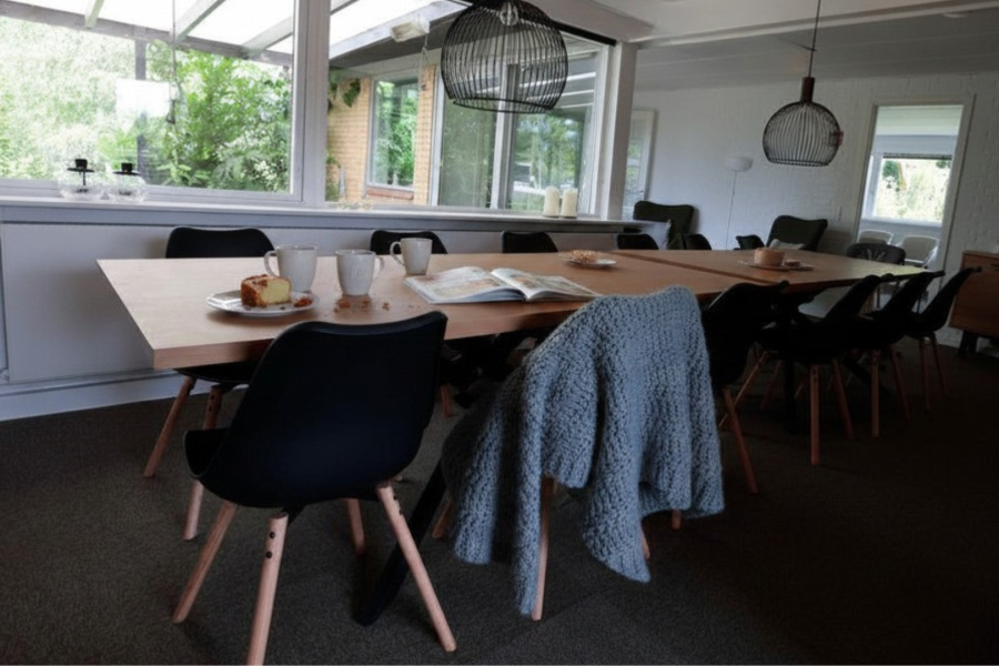 Spisestue Familiestedet Samala, med kaffe og kage
